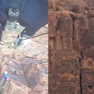 Paraquedista é resgatado após ficar pendurado em cânion por quase duas horas nos EUA