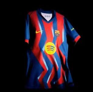 Barcelona lança camisa inspirada em exibição de gala de Ronaldinho