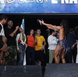 Dua Lipa acompanha Sabrina Sato em ensaio da Unidos de Vila Isabel