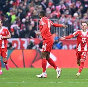 Bayern goleia Freiburg e segue isolado na liderança do Alemão