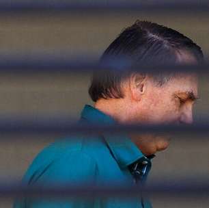 Risco de fuga e pressão política sustentam prisão preventiva de Bolsonaro, dizem juristas
