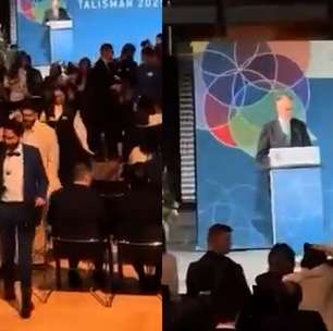 Plateia abandona evento momentos antes de discurso do chanceler alemão