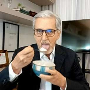 Comentarista da GloboNews é flagrado tentando merendar na cobertura da prisão de Bolsonaro