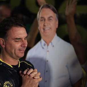 Dólar dispara após anúncio de pré-candidatura de Flávio Bolsonaro