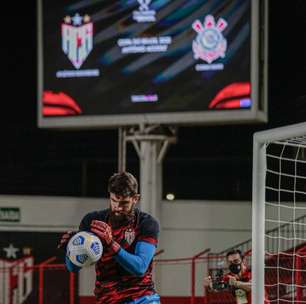 Ex-Goleiro do Atlético-GO vive indefinição e deve deixar Série A