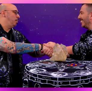 André Mantovanni reencontra bruxo Claudiney Prieto, que traz novo livro no Consultório Cósmico