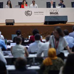 Brasil sinaliza apoio à transição energética, mas recua diante de países petroleiros na COP30