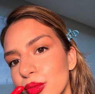 O jeito certo de passar batom vermelho