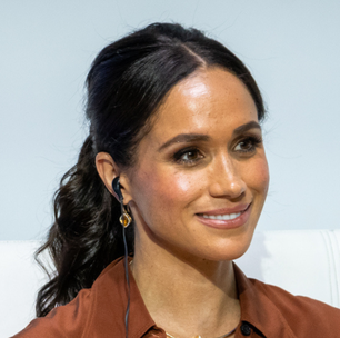 Meghan Markle é acusada de roubar vestido após ensaio de revista; equipe da duquesa se manifesta