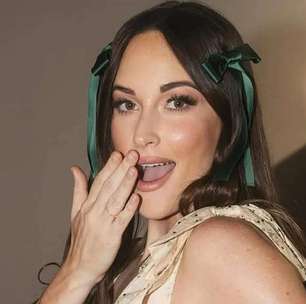 Kacey Musgraves revela ida acidental a sauna gay e detalha: "Entrei curiosa"