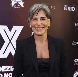 "Sexa": Glória Pires dá lição de estilo com terninho preto no Rio