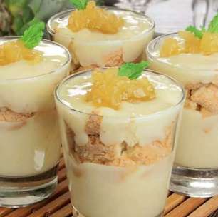 Gelado de abacaxi no copinho: uma sobremesa fácil para o verão