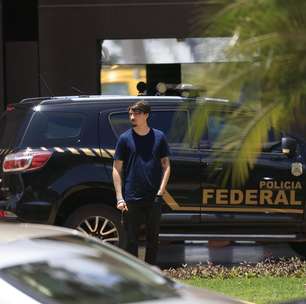 Jair Renan visita Bolsonaro e diz que crises de soluço do pai continuam: 'Está fragilizado'