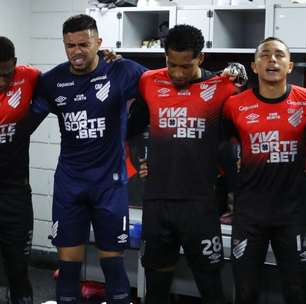 Athletico-PR negocia com Chapecoense e anima torcida com saída: "De fora"