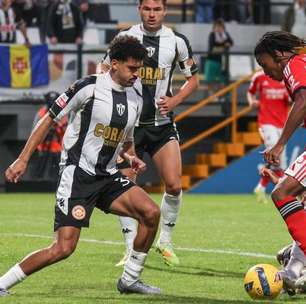 Benfica vence Nacional, de virada, com gols no finzinho da partida