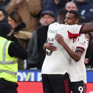 Em duelo marcado por expulsão de Paquetá, Liverpool bate o West Ham pela Premier League