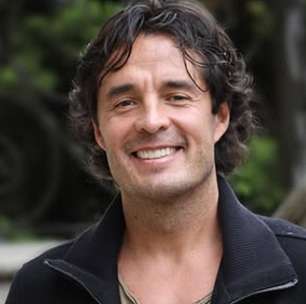 Galã de novela revela proposta de R$ 72 mil para uma noite de amor: "Foi tentador"