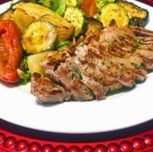 Receita fácil de bife de chorizo com legumes ao forno