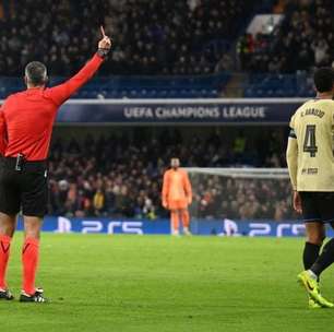 Ronald Araújo pede afastamento do Barcelona para cuidar da saúde mental