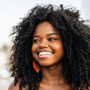 Essa vitamina vai fazer o seu cabelo crescer mais rápido e, segundo um nutricionista, você a encontra em 12 alimentos