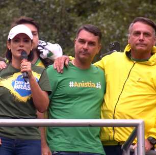 Flávio, Eduardo e Carlos Bolsonaro criticam Michelle por 'atropelar' articulação política do pai no Ceará
