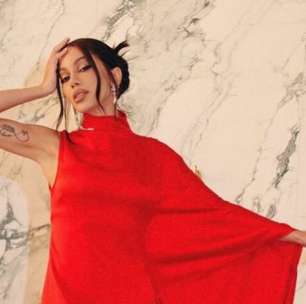 Londres: Anitta arrasa com vermelho assimétrico no Fashion Awards