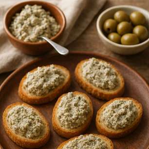 Canapé com Patê de Azeitona com Ricota: receita fácil que impressiona qualquer convidado