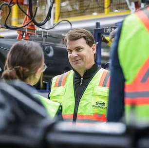 CEO da Ford chama Xiaomi SU7 de "Apple da China"