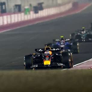 F1 hoje: FIA rebate Verstappen, nove novatos no TL1 e clima quente em Abu Dhabi