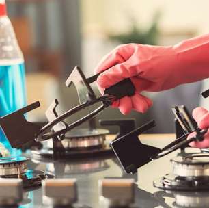 O truque usado por avós e donos de lojas de ferragens para limpar sujeira incrustada de fogões e panelas em segundos e sem esforço