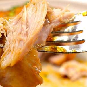 Frango na panela de pressão sem água: suculento e delicioso, fica perfeito para o almoço de domingo