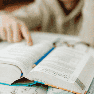 A pressão para escolher cedo demais: como apoiar adolescentes na fase dos vestibulares?