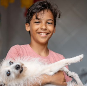 Pessoas que cresceram com animais de estimação costumam apresentar esses 5 comportamentos