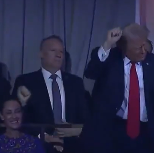 Trump é flagrado dançando ao som de YMCA no sorteio da Copa do Mundo; assista