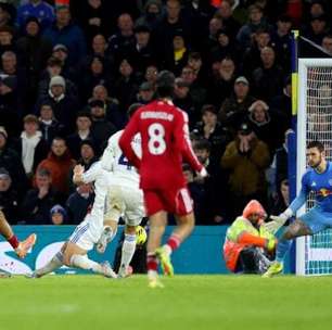 Em jogo com seis gols pela Premier League, Leeds arranca empate com Liverpool no fim