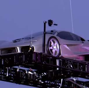 Voando pelos ares enquanto pessoas ofereciam somas obscenas de dinheiro por ele: assim transcorreu o leilão deste carro exclusivo; um dos apenas cinco existentes no mundo