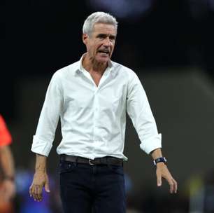 Nova direção do Grêmio mira a contratação de Luís Castro para ser o treinador em 2026