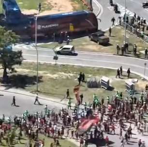 Aerofla do Mundial tem confusão e bombas de gás lacrimogêneo da PM contra torcida do Flamengo