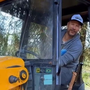 Rodrigo Hilbert posta vídeo consertando trator e internautas brincam com sua fama de faz-tudo: 'Cara, erra de vez em quando'