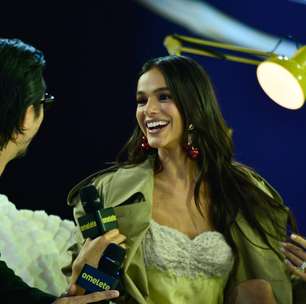 CCXP: Marquezine usa look de R$ 103 mil e brinca com Rômulo Estrela