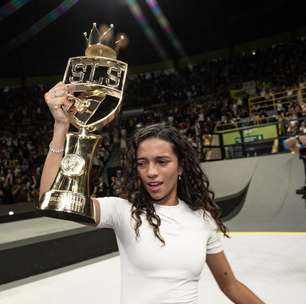 Rayssa Leal exalta parceria de equipe como estratégia para tetra do SLS Super Crown: 'Sou só um peão'