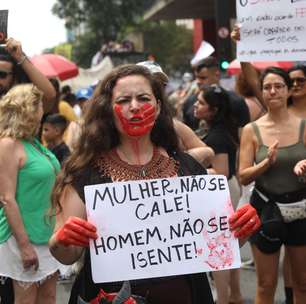 Manifestantes protestam contra o feminicídio na Av. Paulista