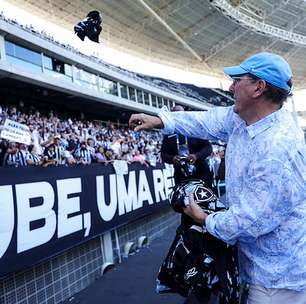 PARA BUSCAR NO AEROPORTO: John Textor pode contratar craque de gigante sulamericano