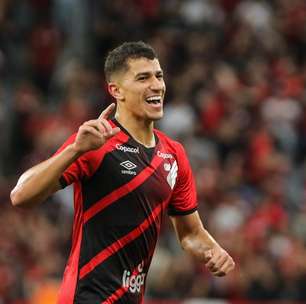 Vitor Bueno quer voltar ao Athletico-PR e diretoria avalia situação: "Bate na porta"