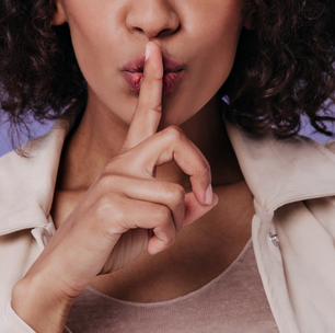 O que significa, segundo a psicologia, quando uma pessoa prefere ficar calada para evitar brigas e conflitos?