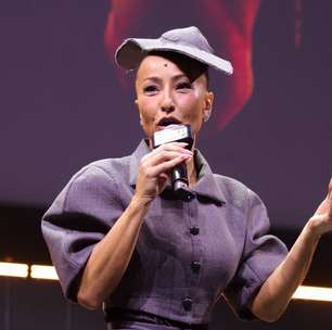 CCXP: Sabrina Sato usa look com "pneu" e mobiliza redes sociais