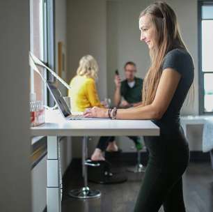 Os especialistas já tinham avisado: o trabalho remoto está afetando os trabalhadores jovens