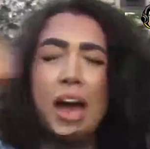 Repórter da Cazé TV se assusta ao ter microfone derrubado com violência por homem após jogo