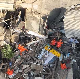 Sobrado desaba e deixa feridos no Catete, Zona Sul do Rio; veja imagens do resgate