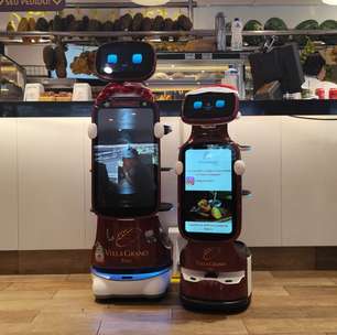 Garçons robôs pedem passagem em padaria de São Paulo e cativam a clientela